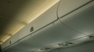 Batterie lithium en avion : cabine obligatoire, jamais en soute