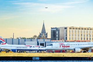 Hôtel aéroport transit : côté piste ou côté ville
