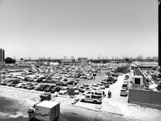 Parking aéroport La Rochelle : accès, tarifs et navette