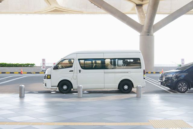 Parking aéroport Réunion : le prix d'un mois à Roland-Garros, navette et alternatives Parking aéroport Réunion : le prix d'un mois à Roland-Garros, navette et alternatives
